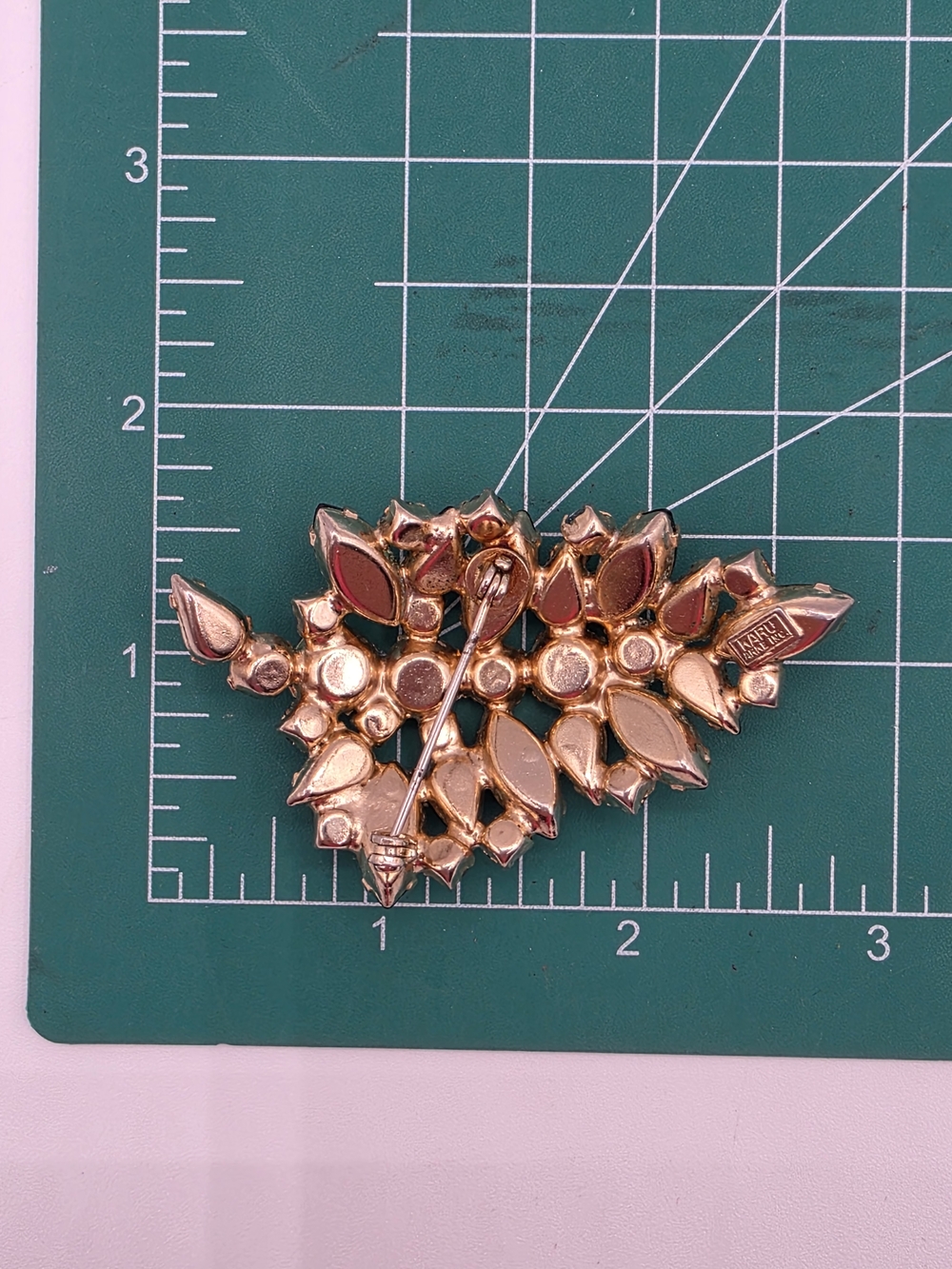 Vintage KARU ARKE Inc. Emerald & Teal Crystal Leaf Brooch - Picture 13 of 15